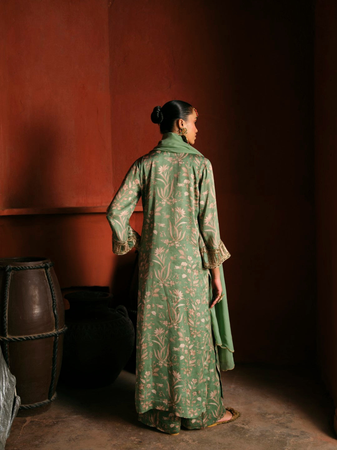 GREEN WITH STRIPE NECK