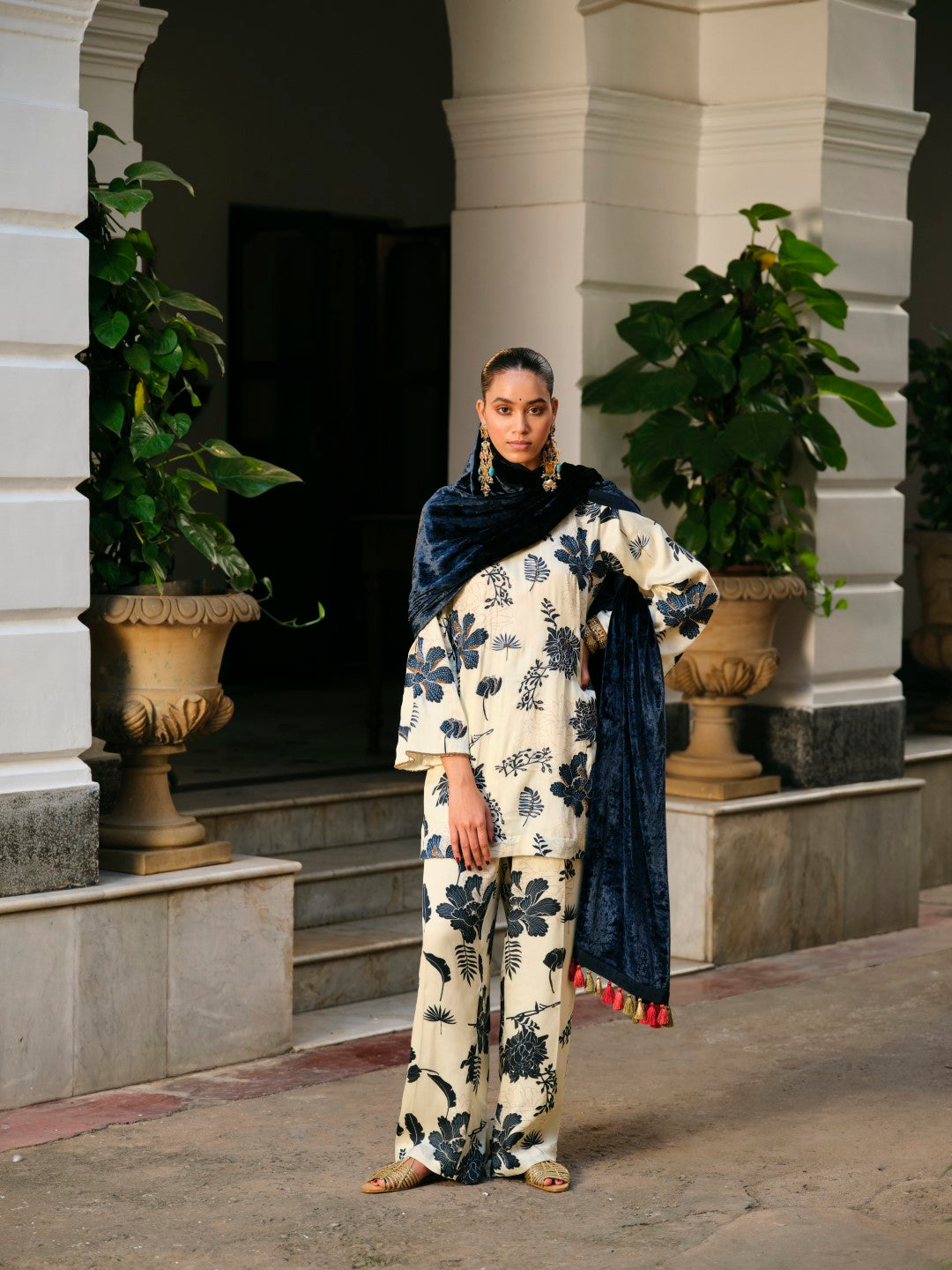 GULDASTA PRINT SET WITH VELVET DUPATTA