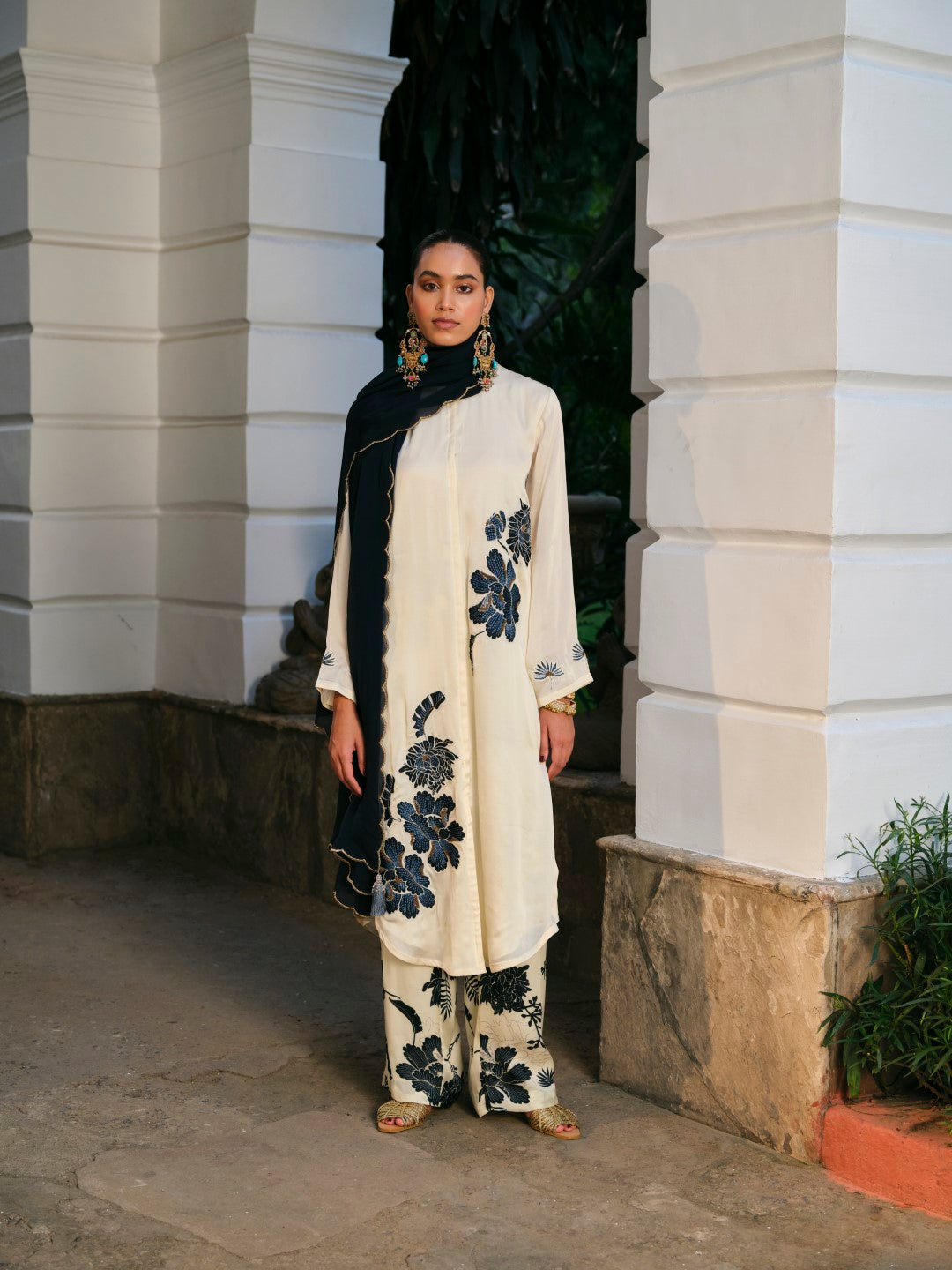 APPLIQUE LONG KURTA WITH PRINTED PANTS AND ORGANZA DUPATTA