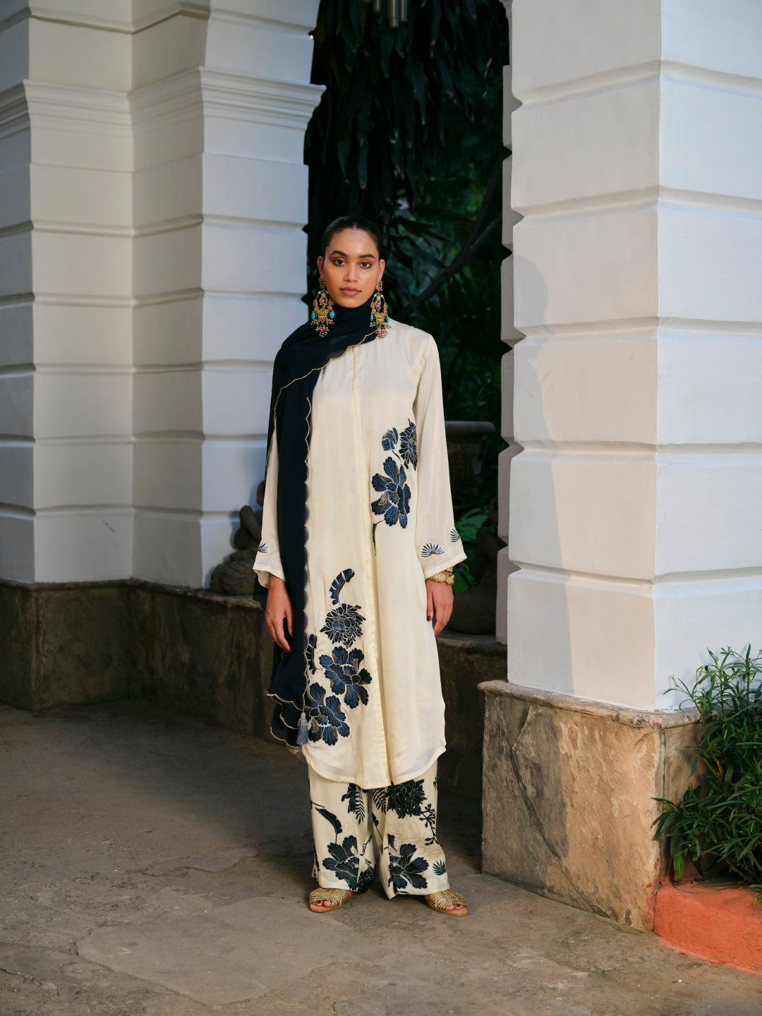 APPLIQUE LONG KURTA WITH PRINTED PANTS AND ORGANZA DUPATTA