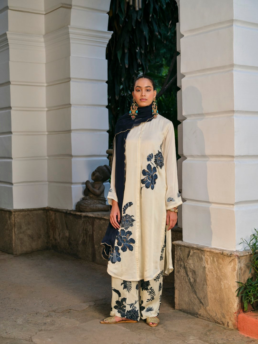 APPLIQUE LONG KURTA WITH PRINTED PANTS AND ORGANZA DUPATTA